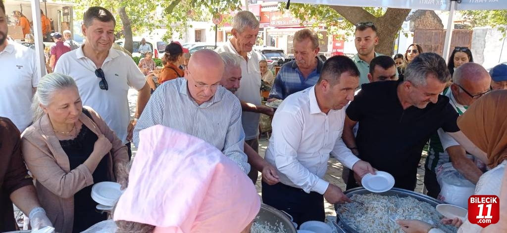 Gömeç'te vatandaşlara pilav ikram edildi