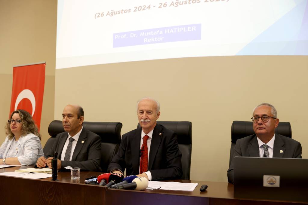 bilecik-haber_tu-rektoru-prof-dr-hatipler-gorevdeki-bir-yilini-degerlendirdi-93297.jpg