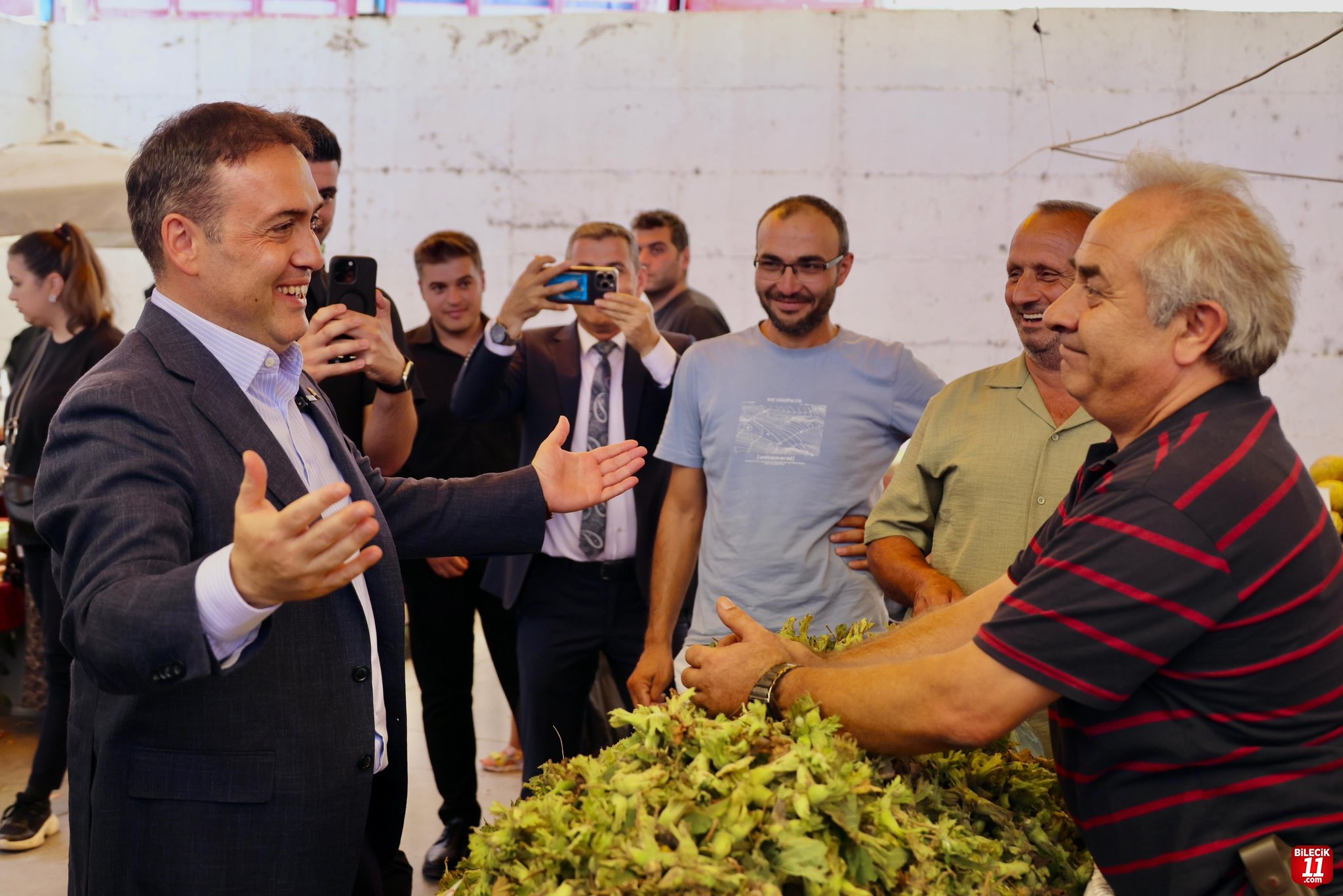 Vali Sözer, Osmaneli Cuma Pazarı’nı Ziyaret Etti