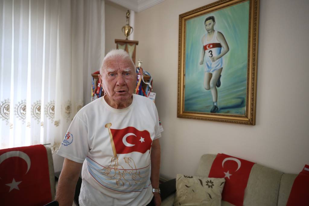 bilecik-haber_83-yasindaki-yuzyilin-atletinden-hareketsizlik-tepkisi-95226.jpg