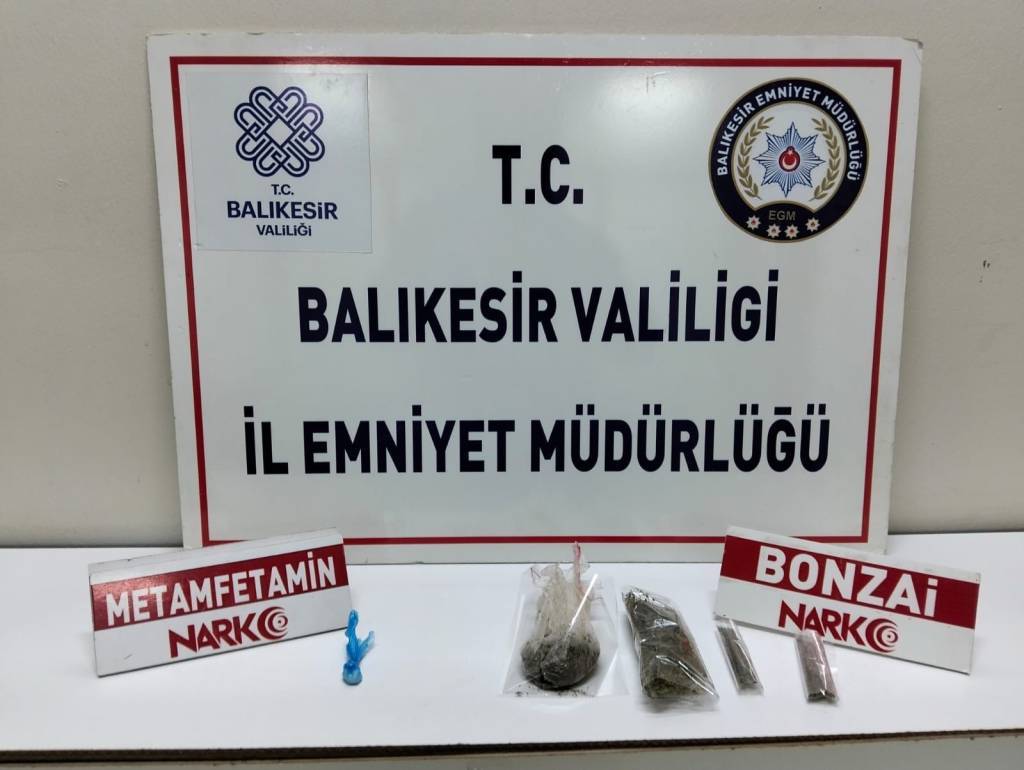 bilecik-haber_balikesir-de-uyusturucu-operasyonlarinda-3-kisi-gozaltina-alindi-94478.jpg