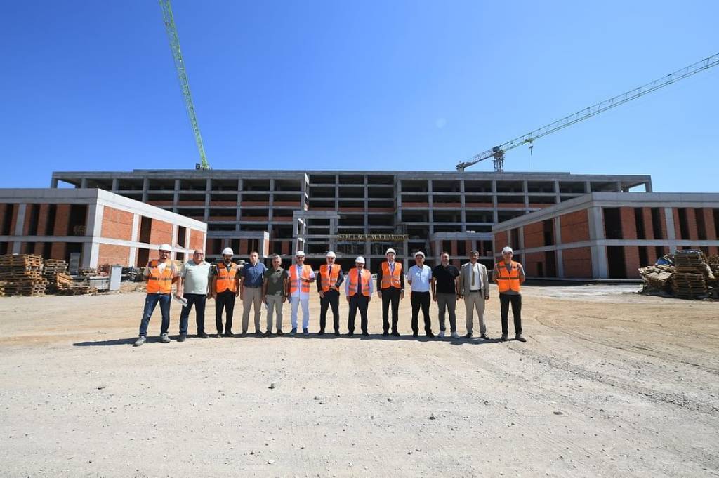 bilecik-haber_balikesir-valisi-ustaoglu-edremit-devlet-hastanesi-insaatini-inceledi-95992.jpg