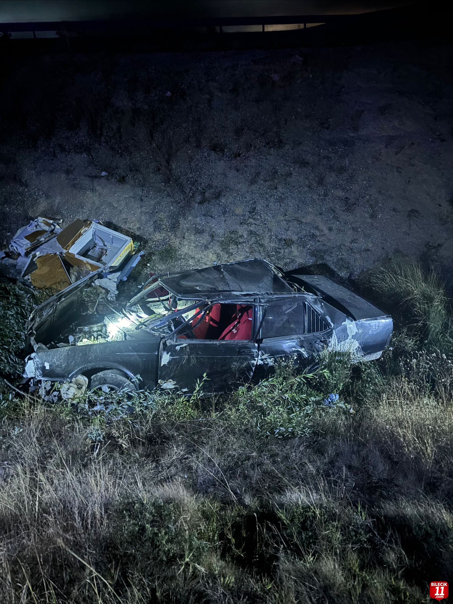 Bilecik'te şarampole devrilen otomobilin sürücüsü yaralandı