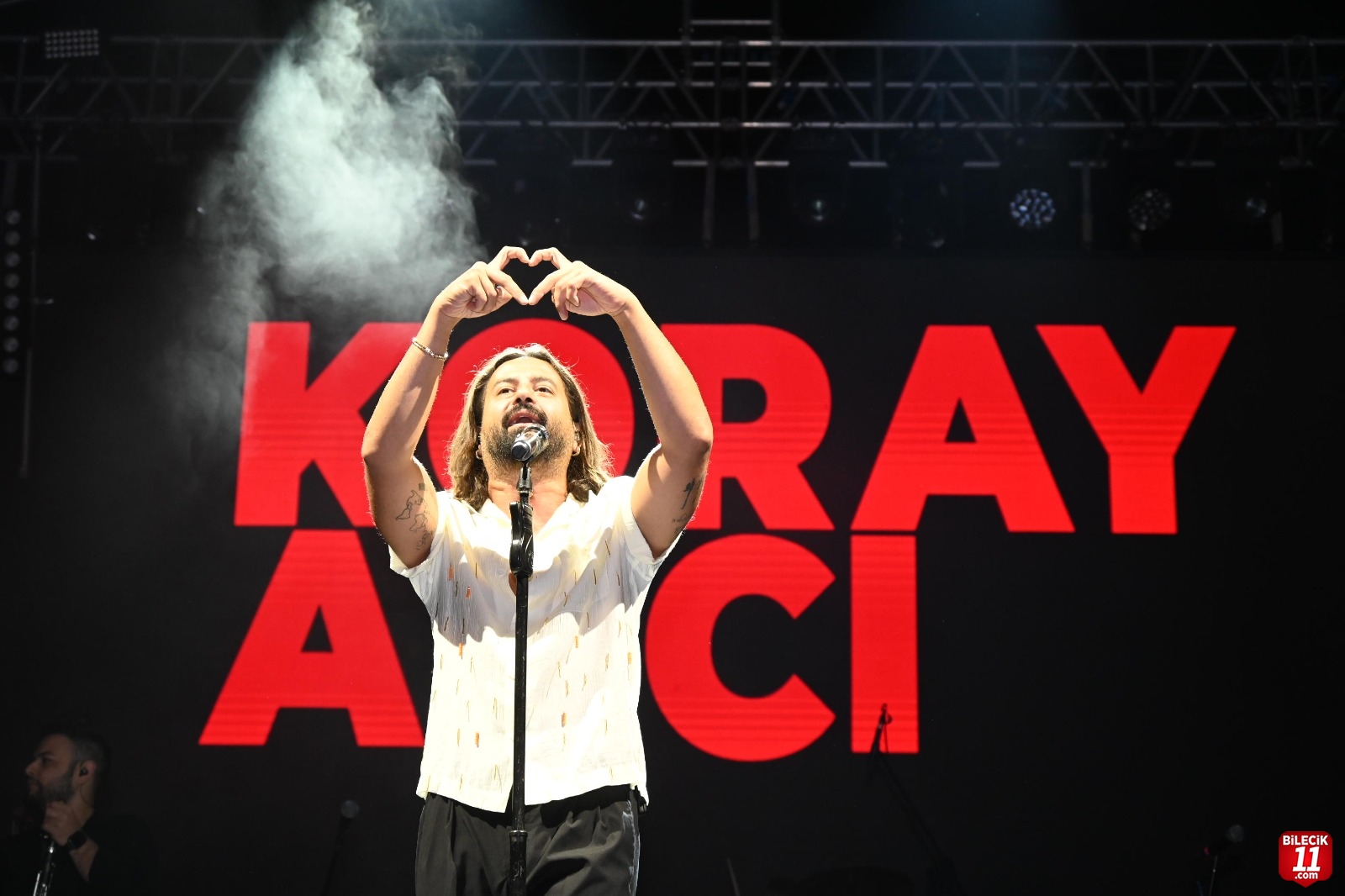 BOZÜYÜK’TE KORAY AVCI’DAN KURTULUŞ KONSERİ