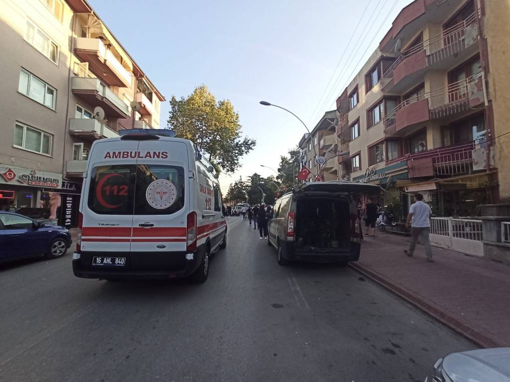 bilecik-haber_bursa-da-otomobille-carpisan-motosikletin-surucusu-agir-yaralandi-95798.jpg