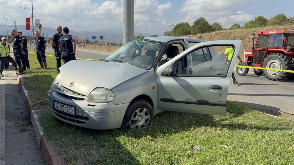 bilecik-haber_canakkale-de-tirla-otomobilin-carpistigi-kazada-1-kisi-oldu-2-kisi-yaralandi-95719.jpg