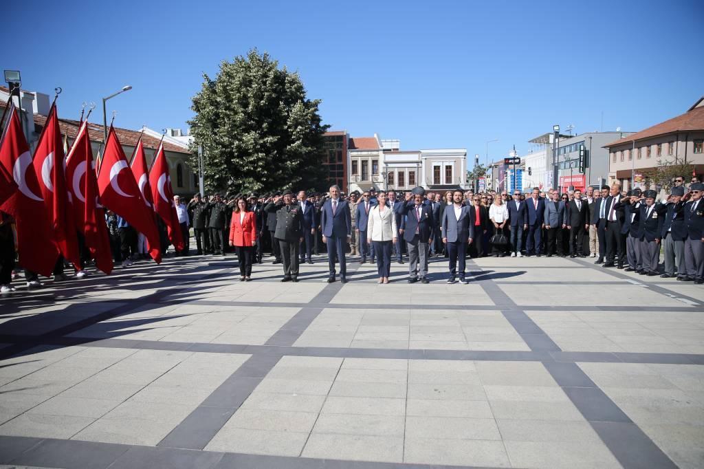 bilecik-haber_edirne-de-19-eylul-gaziler-gunu-dolayisiyla-toren-duzenlendi-97788.jpg