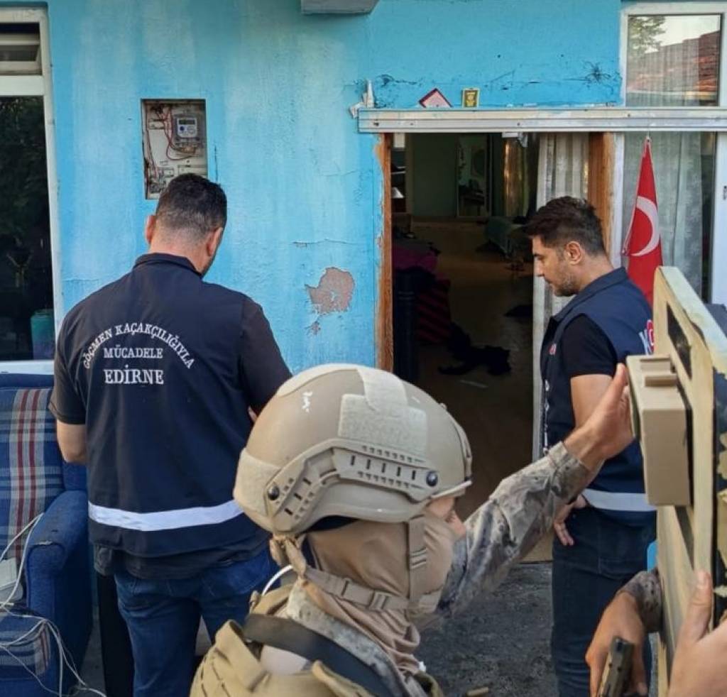 bilecik-haber_edirne-de-duzenlenen-operasyonda-gocmen-kacakcisi-saklandigi-evde-yakalandi-94402.jpg