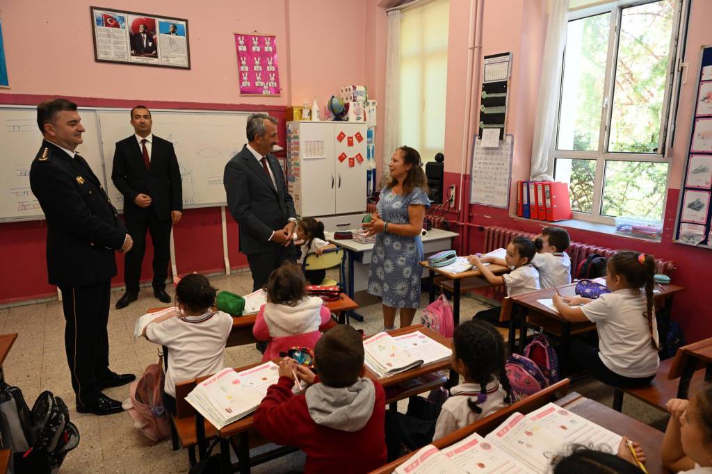 bilecik-haber_edirne-valisi-sezer-inonu-ilkokulunu-ziyaret-etti-98169.jpg