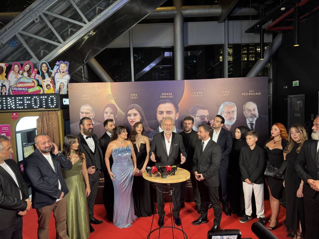 bilecik-haber_gunesin-karanliginda-kosova-filminin-galasi-kanyon-avm-de-gerceklestirildi-94725.jpg