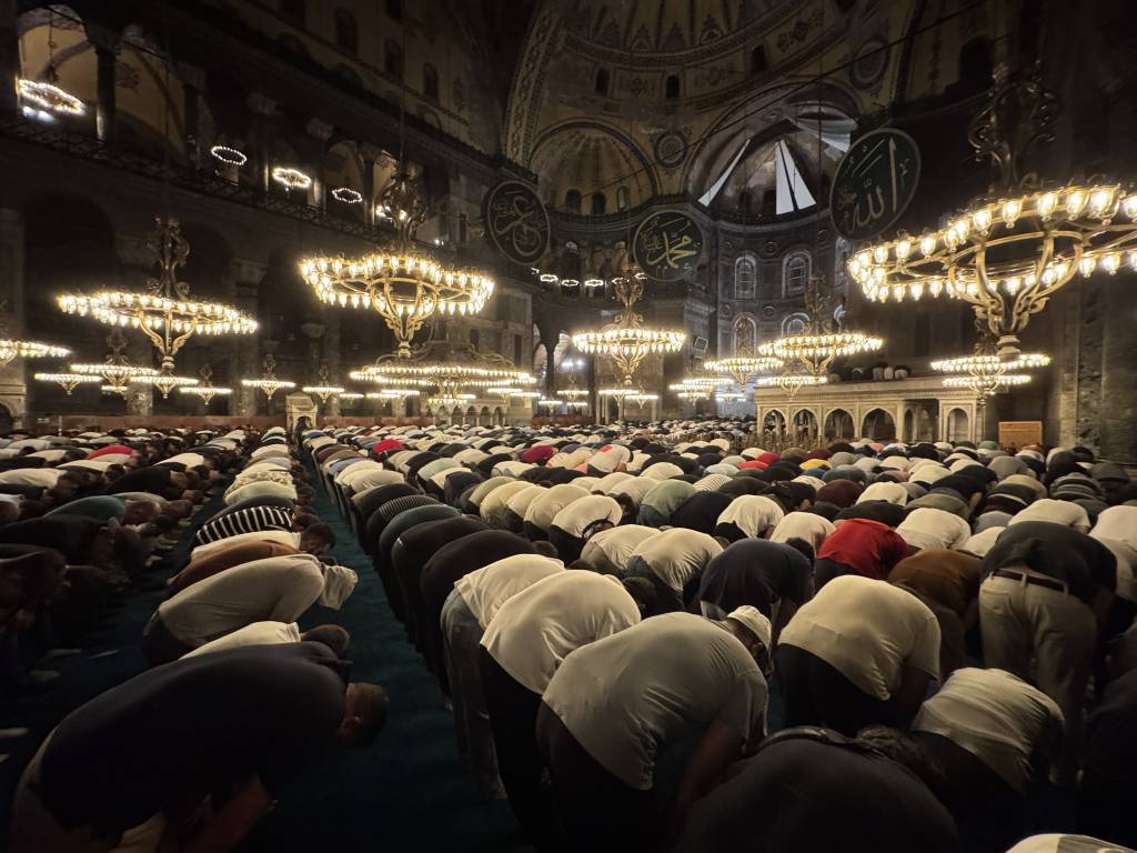 bilecik-haber_istanbul-da-mevlit-kandili-dualarla-idrak-edildi-94737.jpg