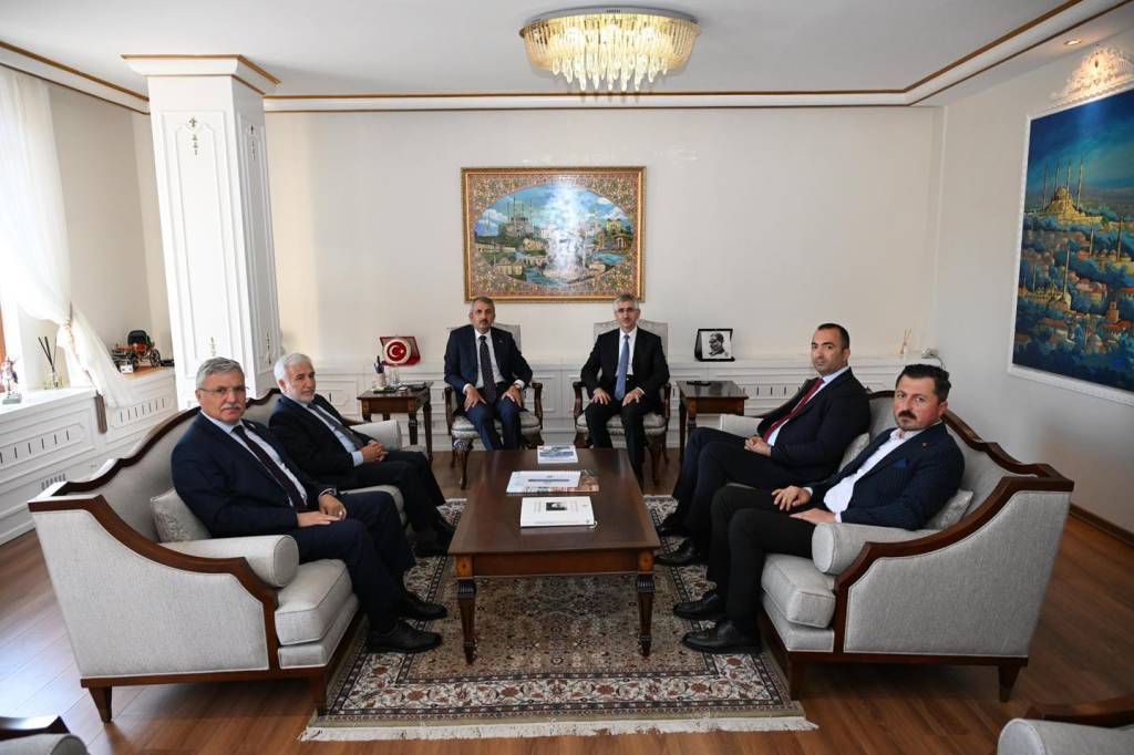 bilecik-haber_milli-egitim-bakan-yardimcisi-yilmaz-vali-sezer-i-ziyaret-etti-97102.jpg