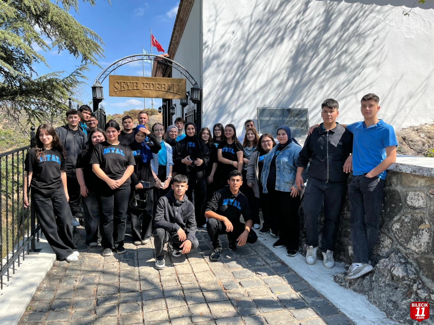 ÖĞRENCİLER ŞEYH EDEBALİ TÜRBESİNİ ZİYARET ETTİ