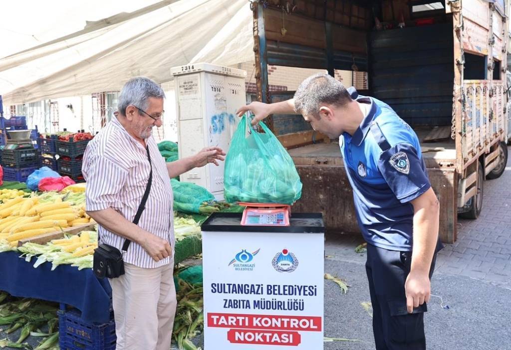 Sultangazi Belediyesinin zabıta ekiplerinden fiyat ve etiket denetimi