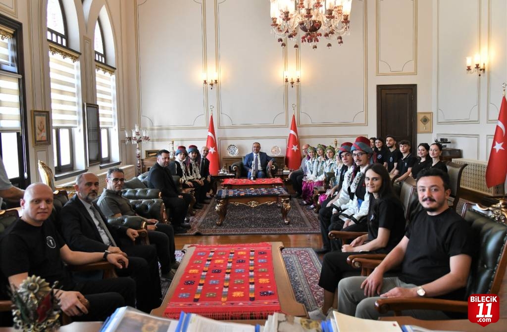Türkiye ikincisi olan halk oyunları ekibinden Vali Soytürk'e ziyaret