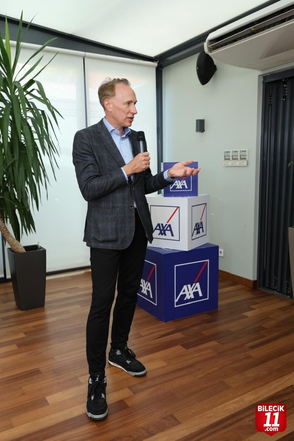 AXA Global CEO'su Buberl, AXA Türkiye çalışanlarıyla buluştu