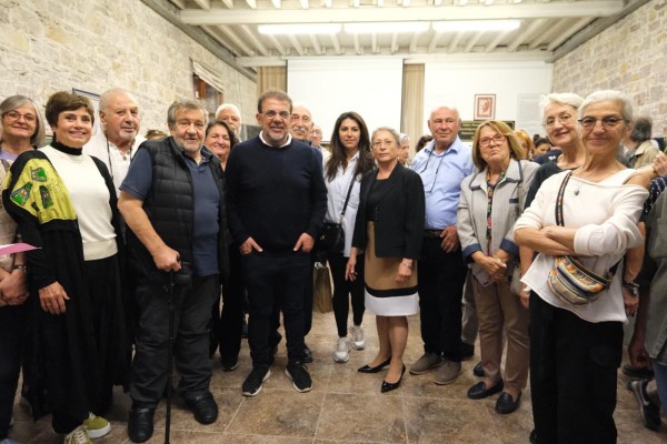 Ayvalık'ta "Islak Kanatlar" sergisi açıldı