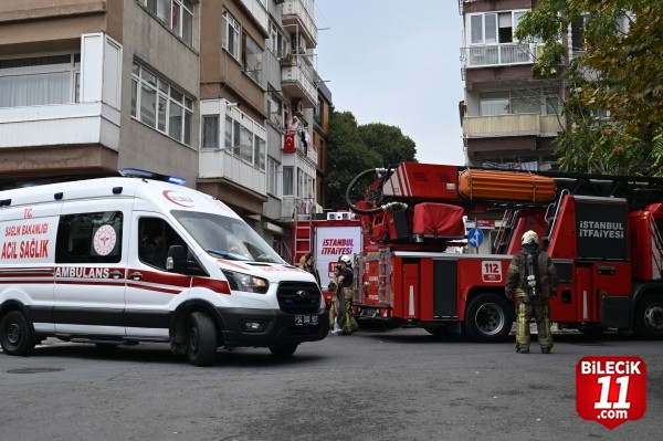 Bakırköy'de özel okulda çıkan yangına müdahale ediliyor