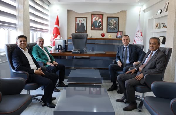 Başkanlardan Müdür Ayvalık’a Ziyaret