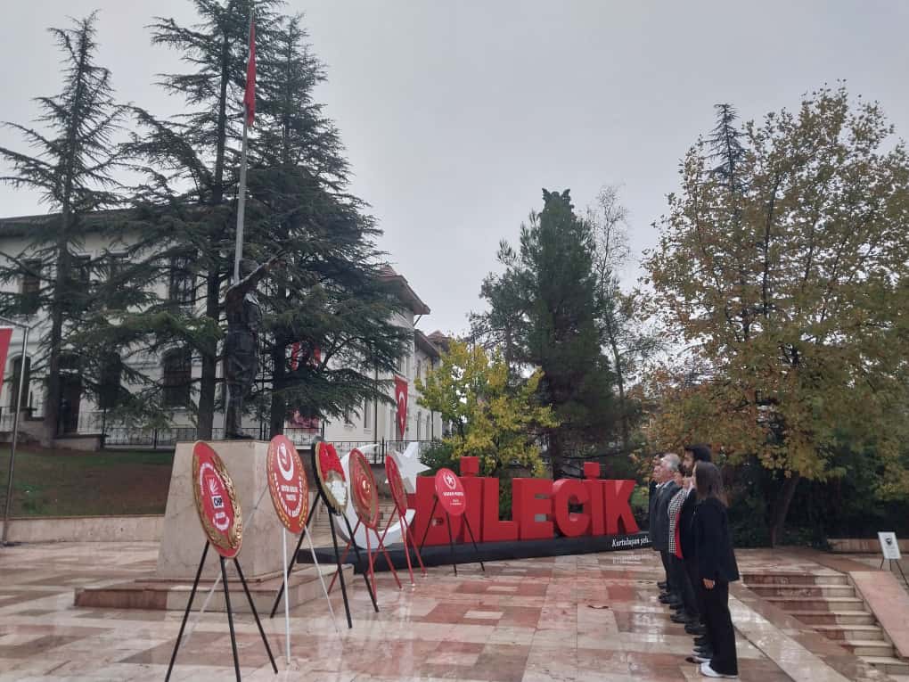 CHP, EĞİTİM-İŞ, ADD VE TÜRK KADINLAR BİRLİĞİ’NDEN ALTERNATİF TÖREN
