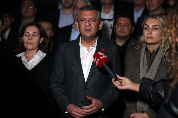 CHP Genel Başkanı Özel, İmamoğlu'nun "casusluk" suçundan tutuklanmasına ilişkin konuştu: