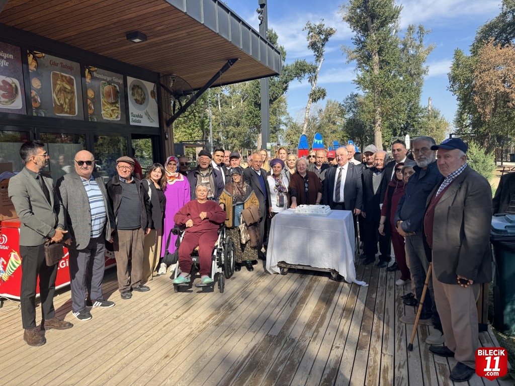 Edirne'de huzurevi sakinleri düzenlenen programda bir araya geldi