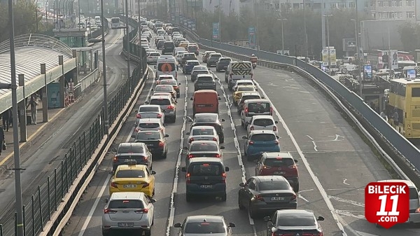 İstanbul'da sabah saatlerine trafik yoğunluğu yaşanıyor