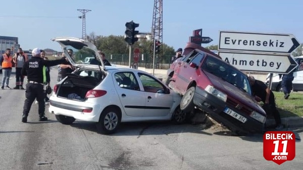 Kırklareli'nde iki otomobilin çarpıştığı kazada sürücüler yaralandı