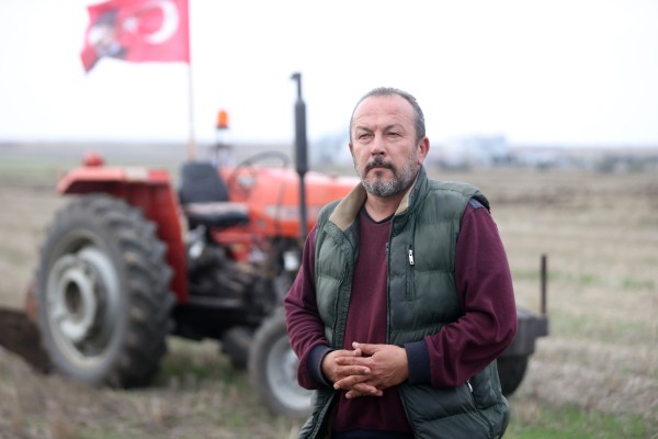 Kırklarelili çiftçi tarlasına pullukla "Cumhuriyet 102 yaşında" yazdı