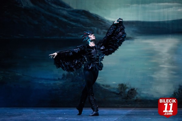 "Kuğu Gölü" balesi AKM'de sahnelendi