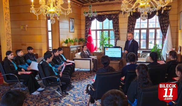Ortaokul öğrencileri Cumhurbaşkanlığı İletişim Başkanlığı Bursa Bölge Müdürlüğünü ziyaret etti
