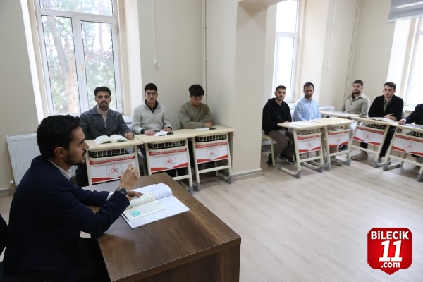 Sultan 2. Abdülhamid'in yaptırdığı binada eğitim alan aday din görevlileri, mezuniyete hazırlanıyor