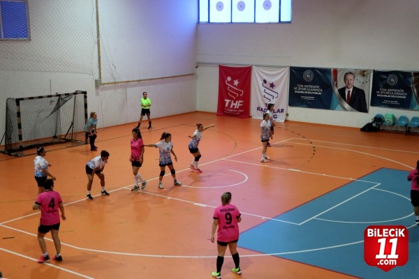 Tekirdağ'da, Cumhuriyet Kadınları Hentbol Turnuvası Yapıldı