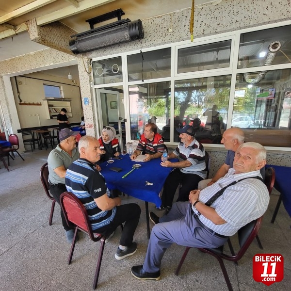 Tekirdağ'da üreticilerle buluşan ekipler tarımsal bilgilendirme yapıyor