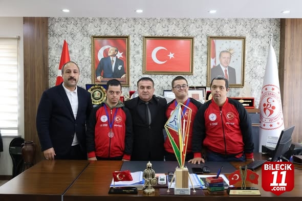 Avrupa İkicisi Milli Takımdan Müdür Demir'e Ziyaret