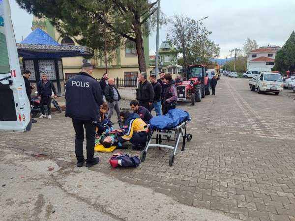 Çanakkale'de otomobile çarpan motosikletli yaralandı