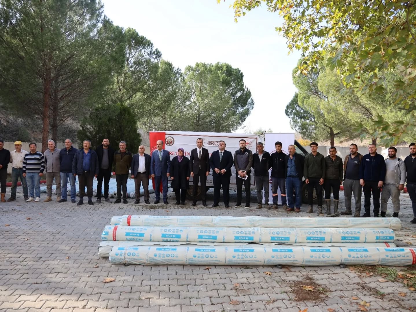 ÇİFTÇİLERE 38,5 TON SERA NAYLONU DAĞITILDI