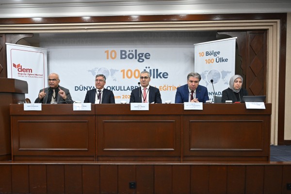 "Dünyada Okullarda Din Eğitimi" programı İstanbul'da yapıldı