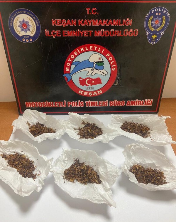 Edirne'de uyuşturucuyla yakalanan 2 şüpheli gözaltına alındı