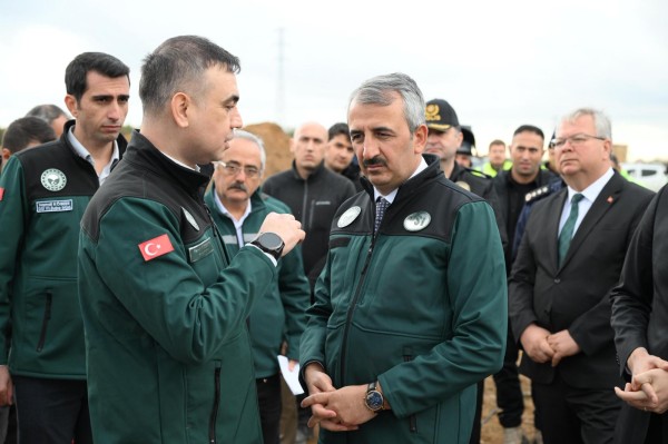 Edirne Valisi Yunus Sezer, Süloğlu Barajı İsale Hattı'nda incelemelerde bulundu