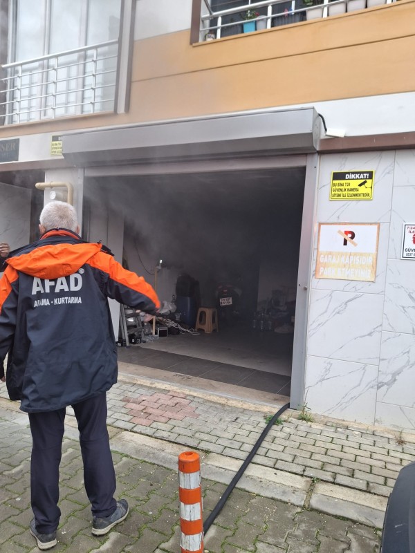 Kırklareli'nde depoda çıkan yangın söndürüldü