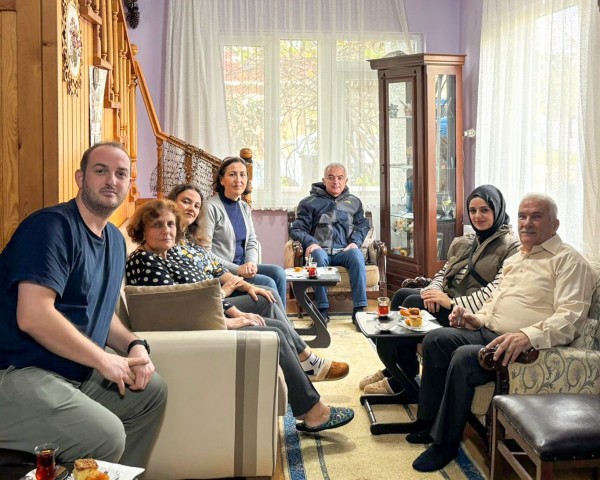 Kırklareli Valisi Turan, emekli öğretmenleri ziyaret etti