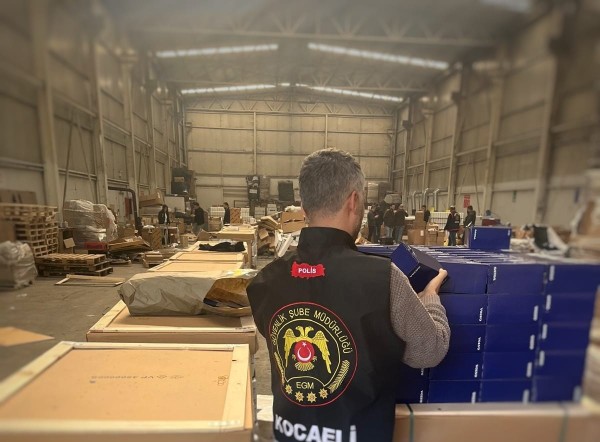 Kocaeli'de 38 bin 208 taklit araç parçası ele geçirildi