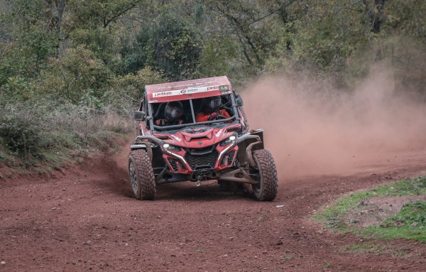 Sakarya'da Türkiye Off-Road Şampiyonası'nın 6. ayak yarışlarında mukavemet etabı koşuldu