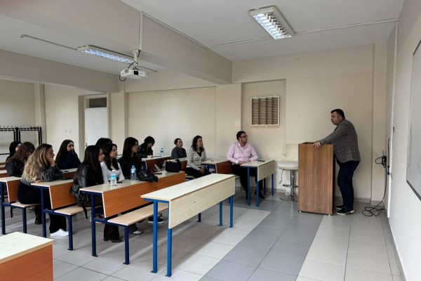 Tekirdağ NKÜ'de "Atatürk ve Cumhuriyet" konferansı düzenlendi