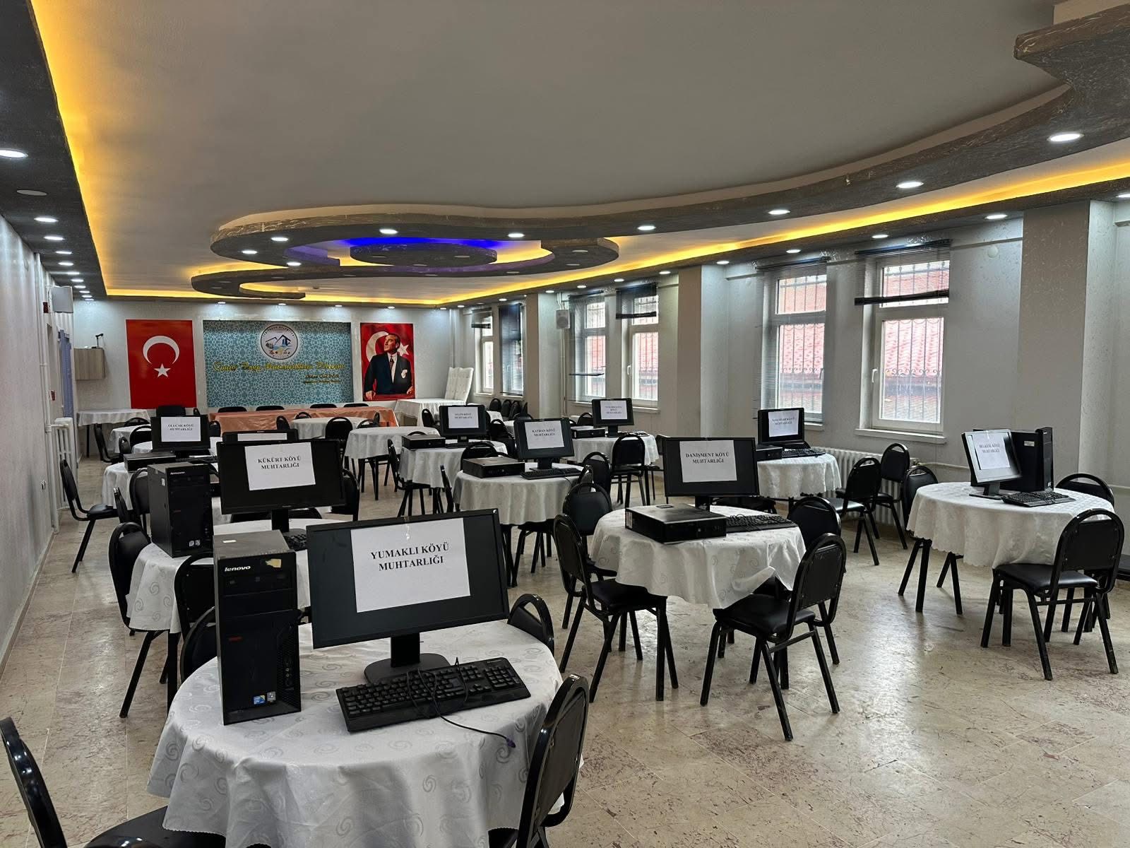 Yenipazar Belediyesi’nden Köy Muhtarlıklarına Bilgisayar Desteği