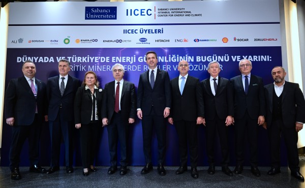 Bakan Bayraktar, 2026'nın yenilenebilir enerjide "yeni bir rekor yılı" olacağını bildirdi: