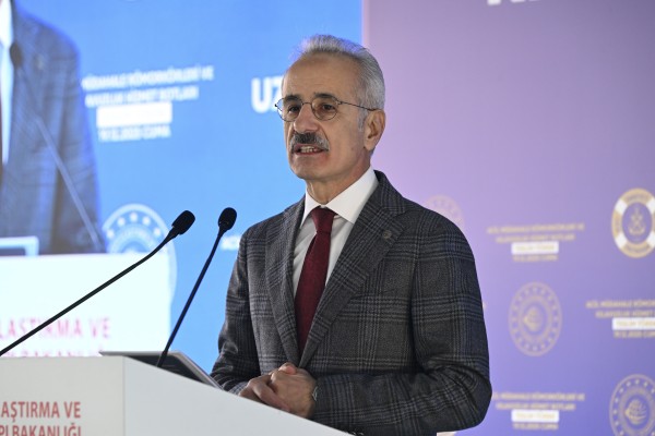 Bakan Uraloğlu, Acil Müdahale Römorkörleri ve Kılavuzluk Hizmet Botları Teslim Töreni'nde konuştu: