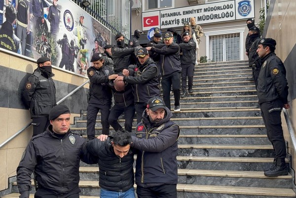 Bakırköy'de bir kişinin aracında öldürülmesine ilişkin yakalanan 12 zanlı adliyede