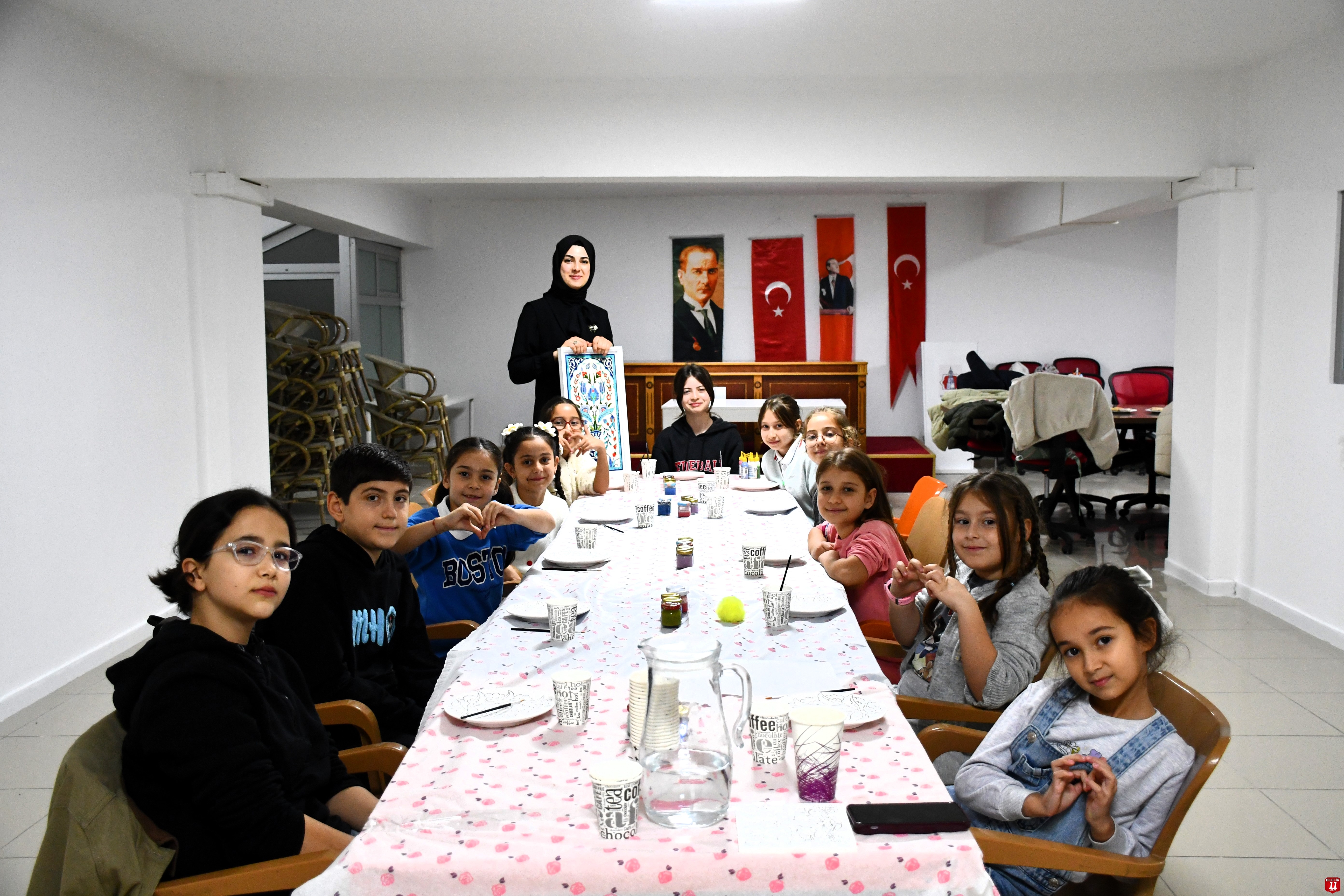 Bilecik'te öğrenciler çini boyayarak görme engelliler için betimleme yaptı
